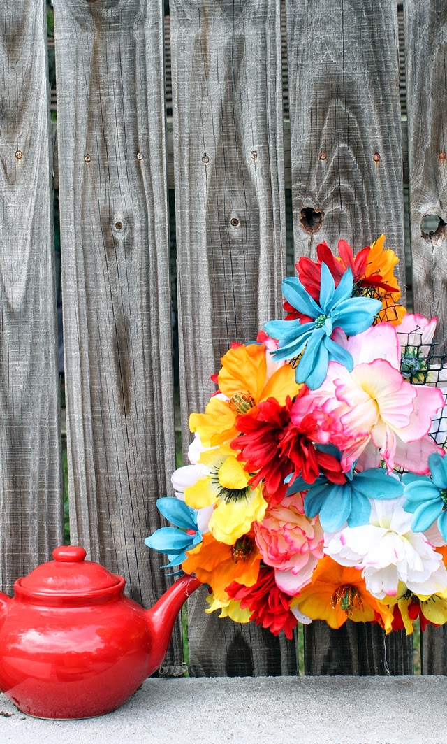 Make this flowering tea pot decor for your garden or home with this DIY by @punkprojects