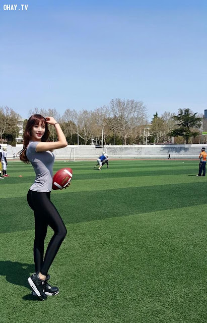 Korean Model Ye JungHwa doing exercise