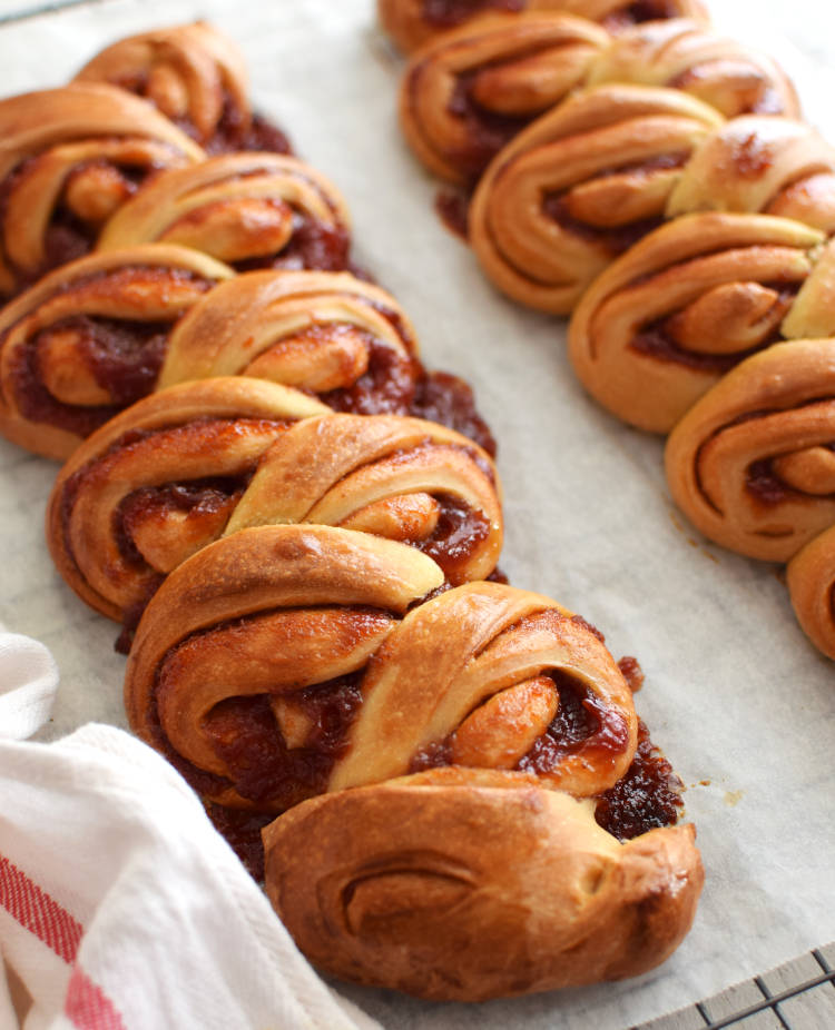 Pan relleno de guayaba venezolano