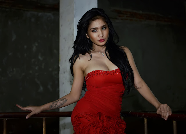 Bibie Julius in Sexy Red Dress