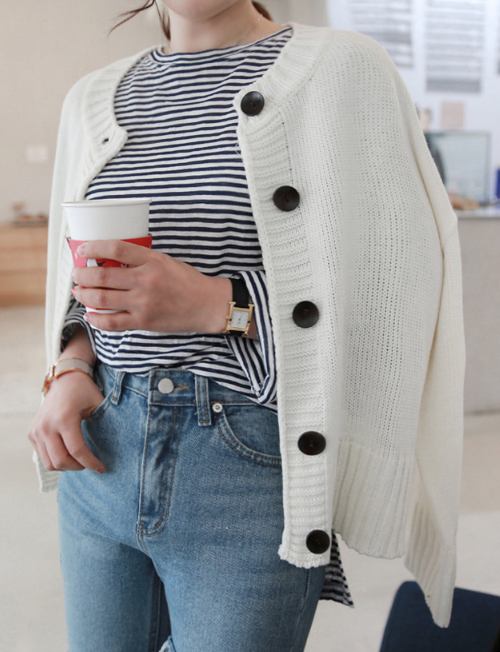 Round Neck Knit Cardigan