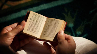 Manfaat Membiasakan Membaca Surat Al-Mulk Sebelum Tidur