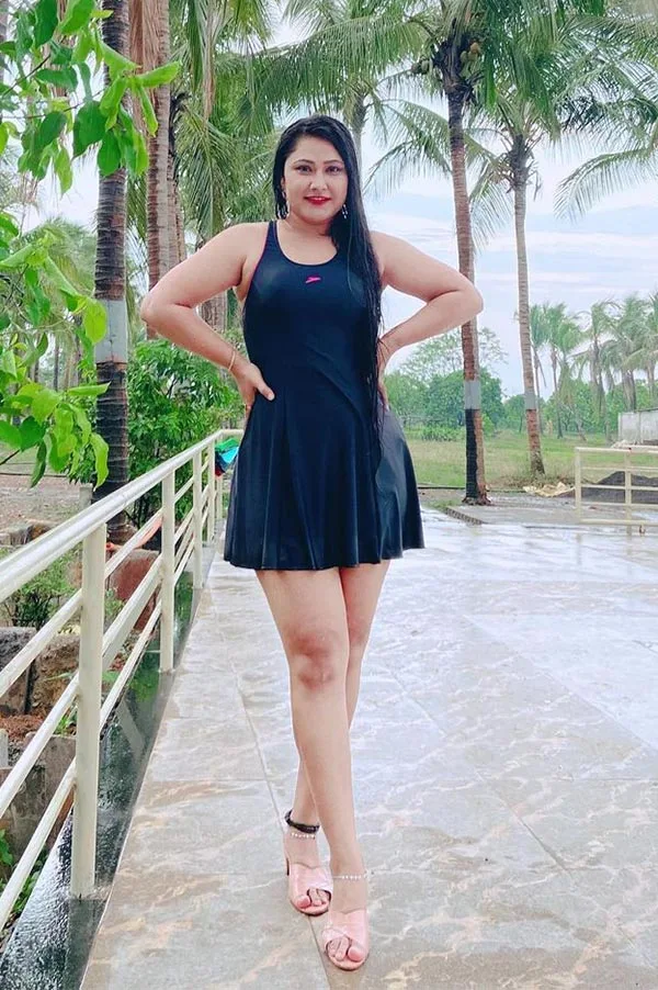 Priyanka Pandit sexy legs hot bhojpuri actress