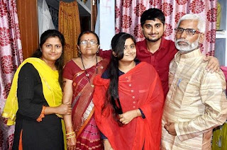 Deepak Thakur Faamily Father,  Mother and Sisters Photo