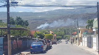 Se registra otro incendio en loma de Santa Elena