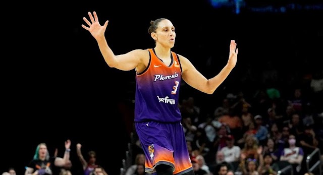 Diana Taurasi becomes the WNBA's first player to achieve 10,000 points.
