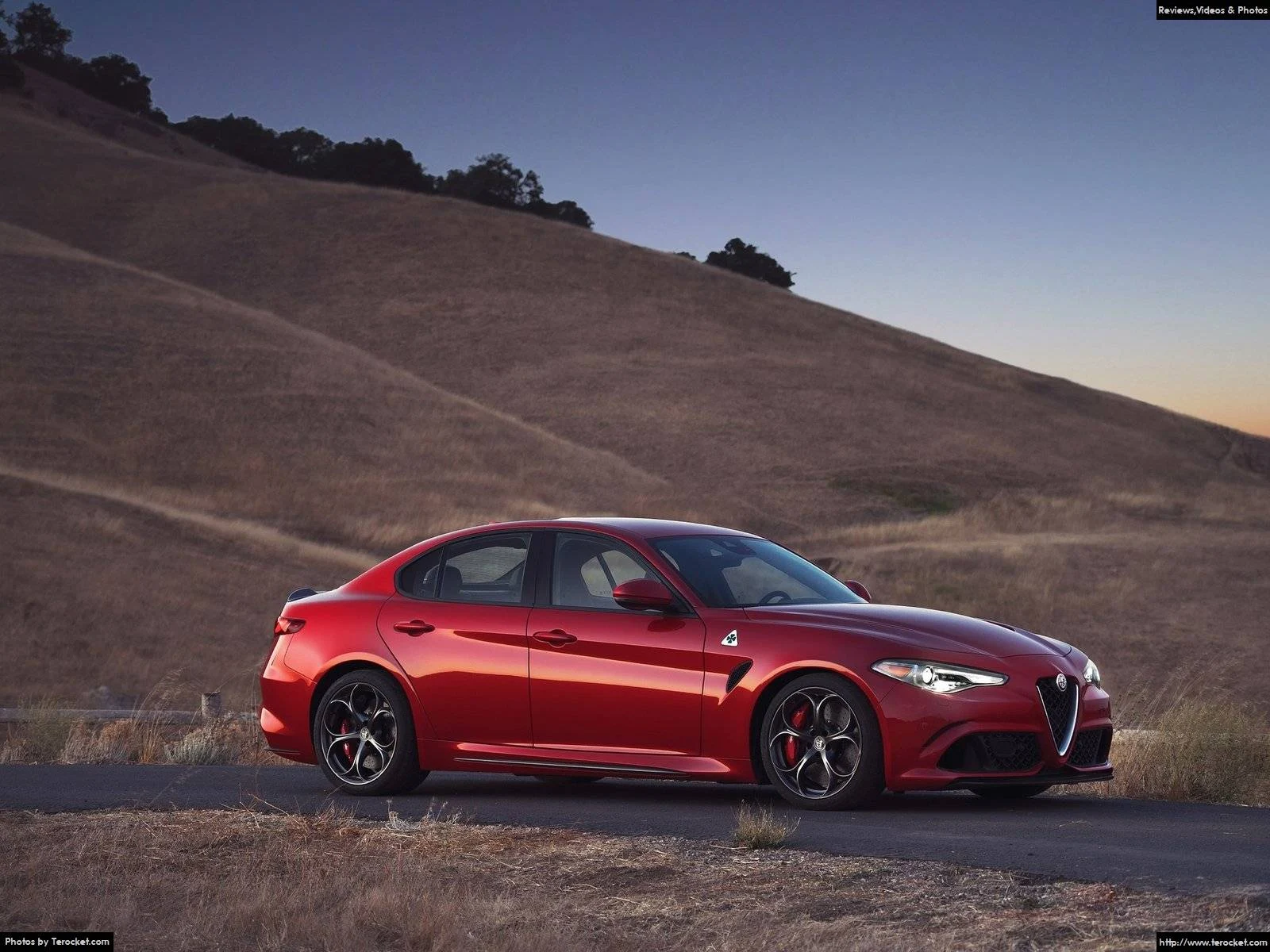 Hình ảnh xe ô tô Alfa Romeo Giulia 2016 & nội ngoại thất