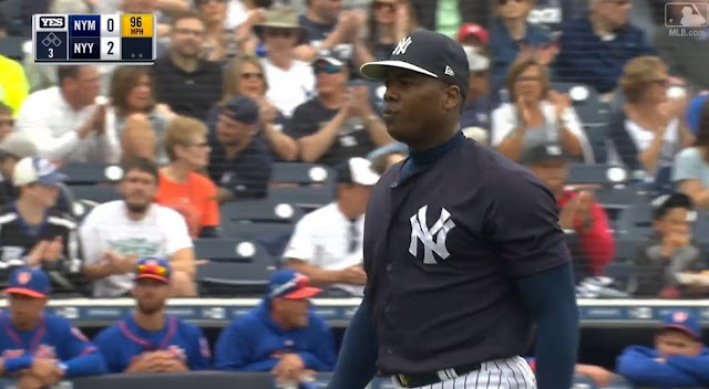 El lanzallamas cubano Aroldis Chapman tiró un inning de 3 bateadores en el 3ro, con dos de ellos viendo pasar los strikes tras sus demoledoras rectas