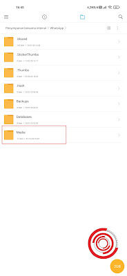 Di folder WhatsApp silakan kalian pilih Media