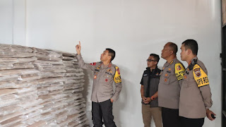 Pastikan Logistik Pemilu Aman, Kapolda Jabar Cek Langsung Gudang Logistik KPU Kabupaten Sumedang