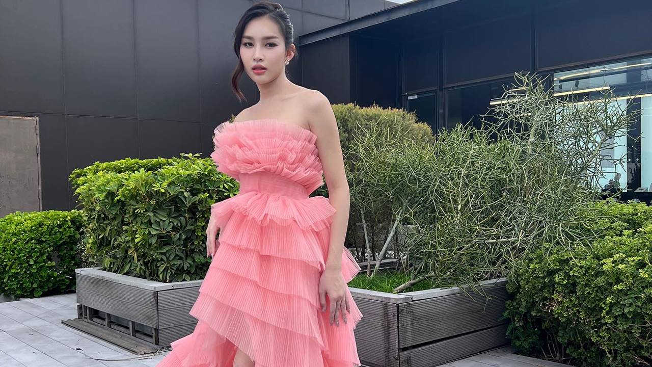 Irada Tachanurak – Most Beautiful Thai Trans Women's Pink Ruffle Prom Dress