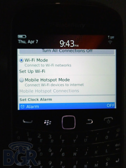 Blackberry Bold Touch 9330 Terbaru 2011 (QWERTY dan Layar Sentuh)