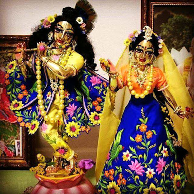 Radhe Krishna Idol Darshan