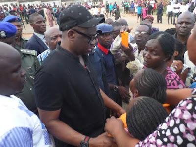 Governor fayose consoles some family members of the dead ekiti doctors