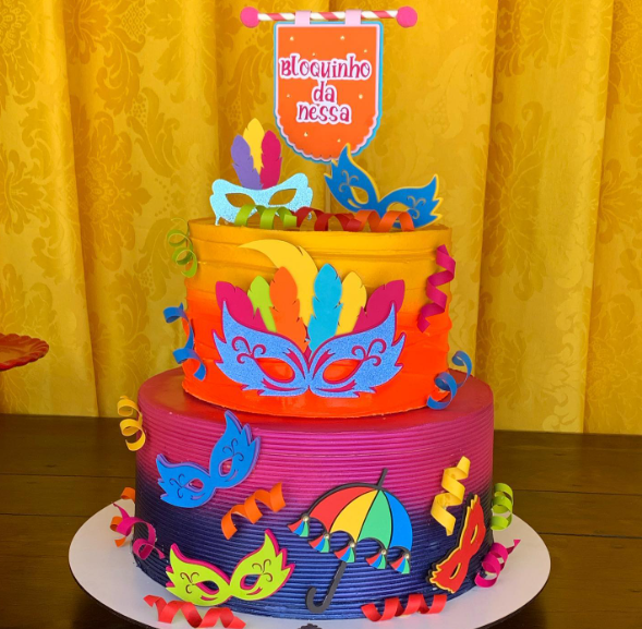 decoração para bolo para festa de carnaval