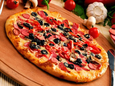 tommato-slice-on-pizza