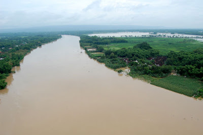 Sungai Bengawan Solo merupakan sungai terpanjang di Pulau Jawa