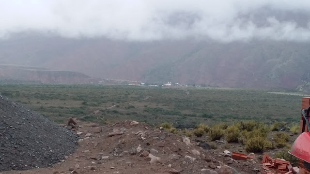 Blick auf Esmoraca, Ankunft der Regenzeit in den Bergen Boliviens.