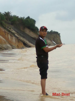 Tempat Menarik di Miri Tusan Cliff Bekenu Beach