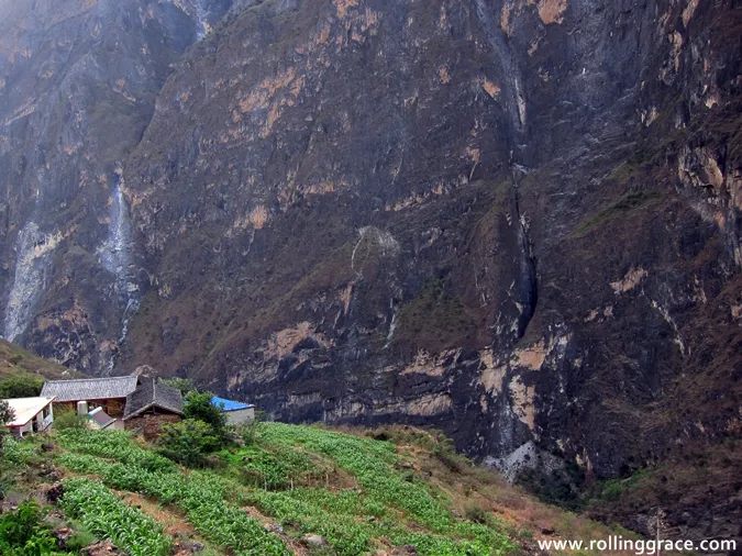 Tiger Leaping Gorge hike hiking Tiger Leaping Gorge