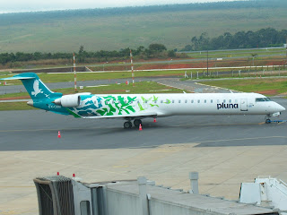 Aeronave parada no Aeroporto Internacional Juscelino Kubitschek