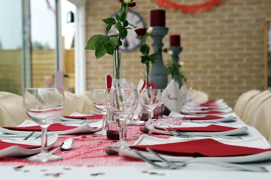 Decoração de casamento vermelho e branco