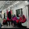 Penumpang yang Makan dan Minum di Kereta MRT Akan Diusir.... Kelakuan Emak-Emak Masa kini!