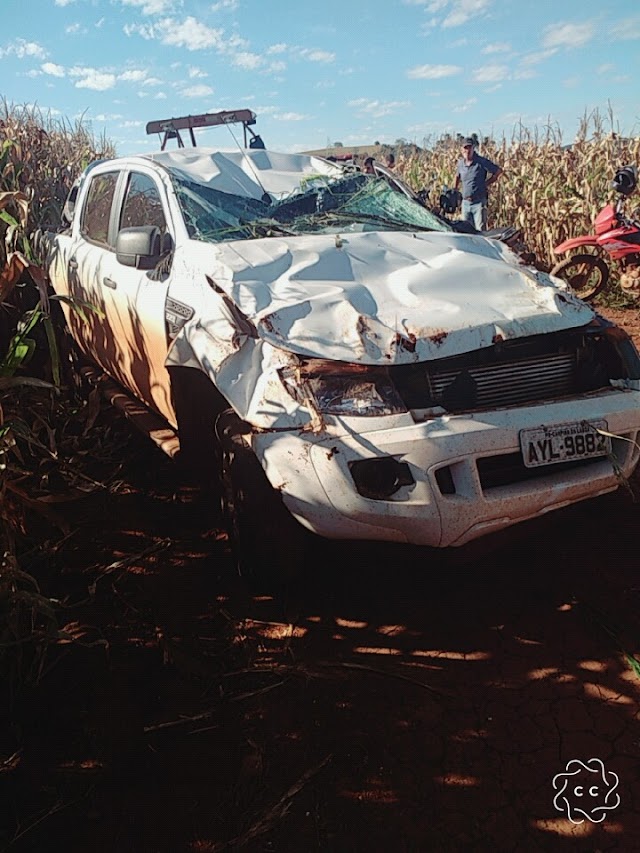 Assaltantes capotam Ford Ranger ao tentar fugir 