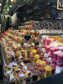 生ハムと生魚の食べ歩きマーケット〜ボケリア市場/La Boqueria〜