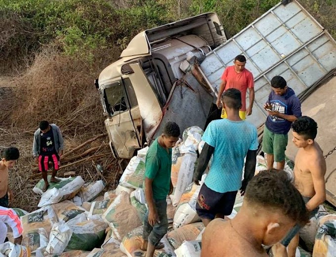 Vídeos: Carreta com placas de Cocal-PI se envolve em grave acidente com ônibus no Ceará