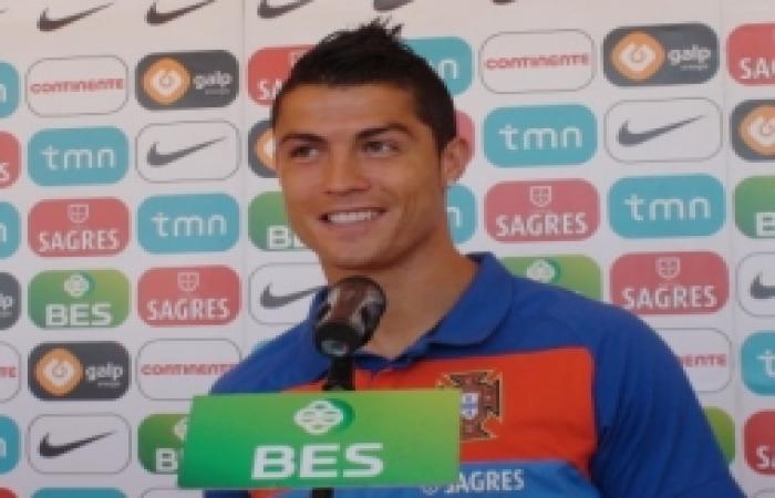 ronaldo 2011 hair. ronaldo girlfriend 2011.