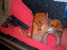 Hellboy 2 gun props
