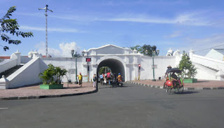 Just Share: Gerbang Plengkung Yogyakarta