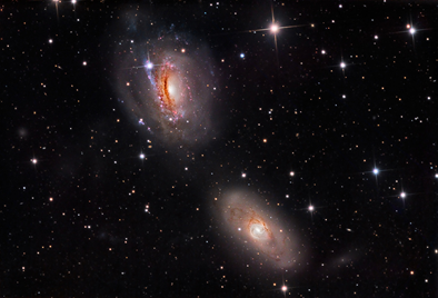 galáxia NGC 3169 e a vizinha NGC 3166