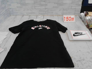 中古品　子供服　１５０㎝　NIKE　ブラック　半袖トップス　２９８円