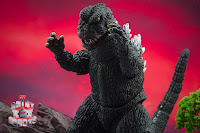 S.H. MonsterArts Godzilla [1972] 32