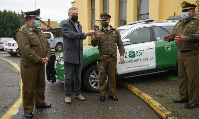 Entrega de vehículo a Carabineros