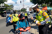 OPS Patuh Semeru, Satlantas Bojonegoro Berikan Reward ke Penguna Jalan