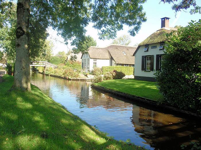 Can you imagine a village with no roads? There is such a place in the Netherlands called Giethoorn (pronounced 'geethorn'). There are no roads and cars have to remain outside the village. The only access to the stunningly lovely houses in Giethoorn is by water, or on foot over tiny individual wooden bridges.