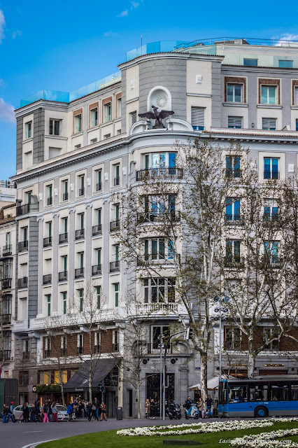 Fotos tomadas con Zoom de la Puerta de Alcalá en la Plaza de la Independencia