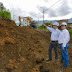 . El Alcalde Luis Eduardo Ortíz, realizó un recorrido a unas intervenciones realizadas en el sector que comunica La Pradera y la Sultana y que mejoran la calidad de vida de los habitantes del sector, especialmente a la comunidad de la Institución Educativa Santa Juana de Lestonac. En este punto se realizó a través de la Secretaría de Obras Públicas el mantenimiento vial a cerca de 900 metros cuadrados, rocería, retiro de escombros e inservibles y se vinculó a la comunidad educativa para que, con el acompañamiento de la dependencia de Desarrollo Agropecuario y Gestión Ambiental municipal, se embelleciera a través de un trabajo con llantas recicladas y ornamentos el sendero. “Este es un trabajo muy importante donde se hace embellecimiento y   empoderamiento de este sector y como Administración garantizamos un recorrido seguro de la comunidad educativa, la cual se comprometió a cuidar esta zona de manera activa”, indicó el Alcalde Luis Eduardo Ortíz. Otras obras El mandatario recorrió otras obras en ejecución como la vereda La Divisa donde se está recuperando la banca de la vía, el sector de Villa del Campo donde se realizan intervenciones complementarias como sardineles para entregar una obra completa de pavimentación a la comunidad y el sector de Modelia donde se inició pavimentación a cerca de 900 metros cuadrados de vía por Autogestión Comunitaria.