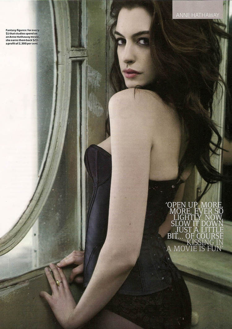 Anne Hathaway Hair 15