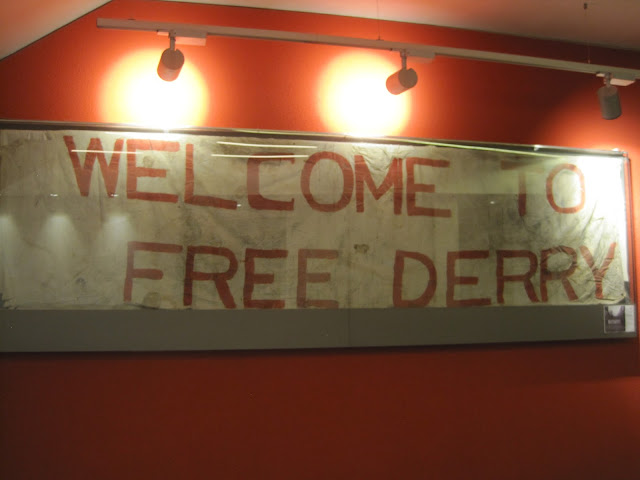 Museum of Free Derryの入り口の横断幕