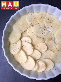 papas gratinadas con queso y crema al horno para navidad