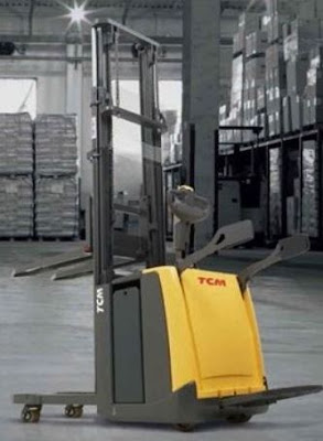 Xe nâng stacker 1 - 2 tấn TCM Nhật Bản