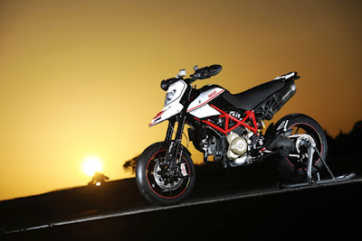 2010 Ducati Hypermotard 1100 EVO SP motorcycle picture