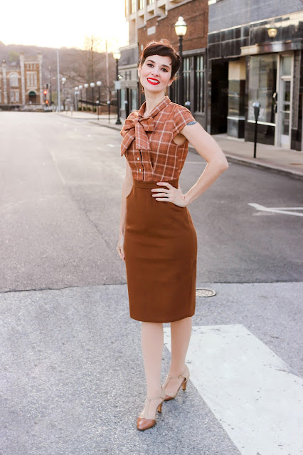 2PCS BROWN BOLERO JACKET & PLAID PENCIL DRESS From Retro Stage