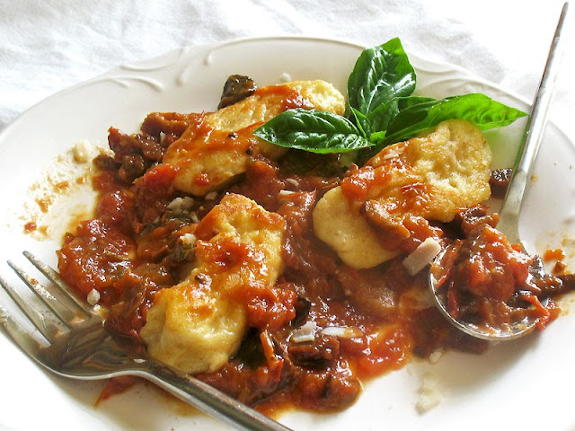 ricotta gnudi with homemade tomato sauce