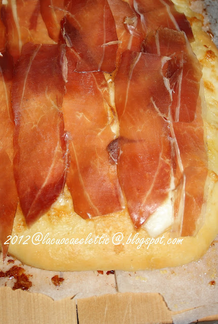 pizza al prosciutto toscano