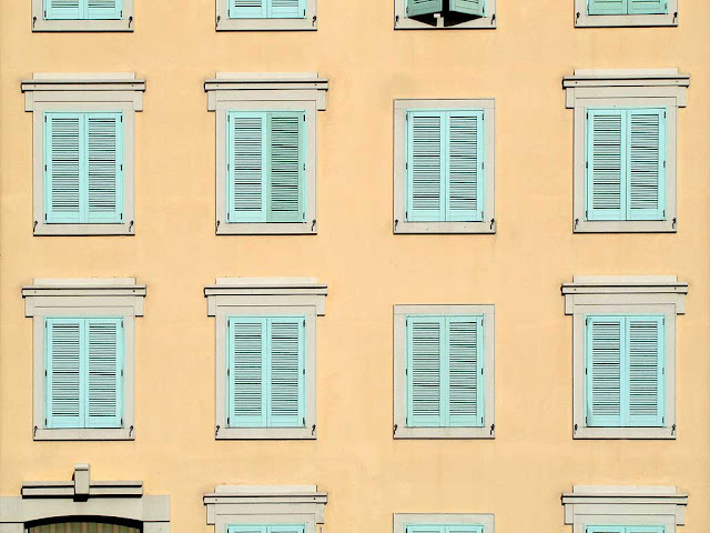 Facade of pale green windows, via Castelli, Livorno